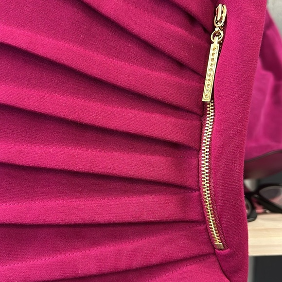 Ivanka Trump
Textured Starburst Sheath Dress - Picture 6 of 8